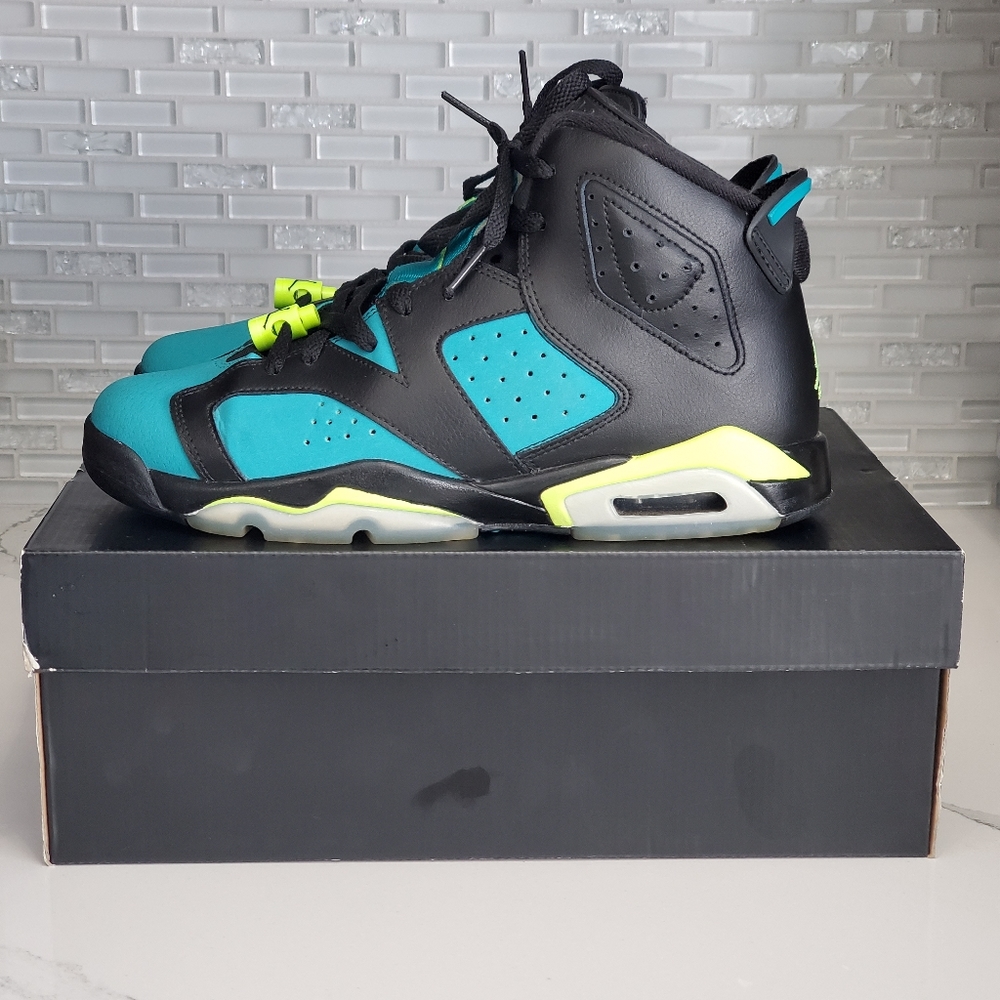 Air Jordan Retro 6 Turbo Green Sneakers